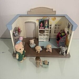 Calico Critters Sylvanian Toy Shop with Accessories and figures Kids Dollhouse